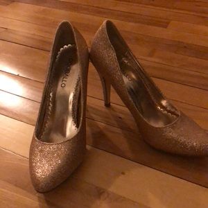 Dooballo sparkly gold heels